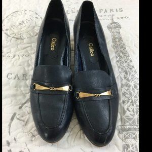 c- VINTAGE navy blue CALICO sz 7 1/2 loafers gold